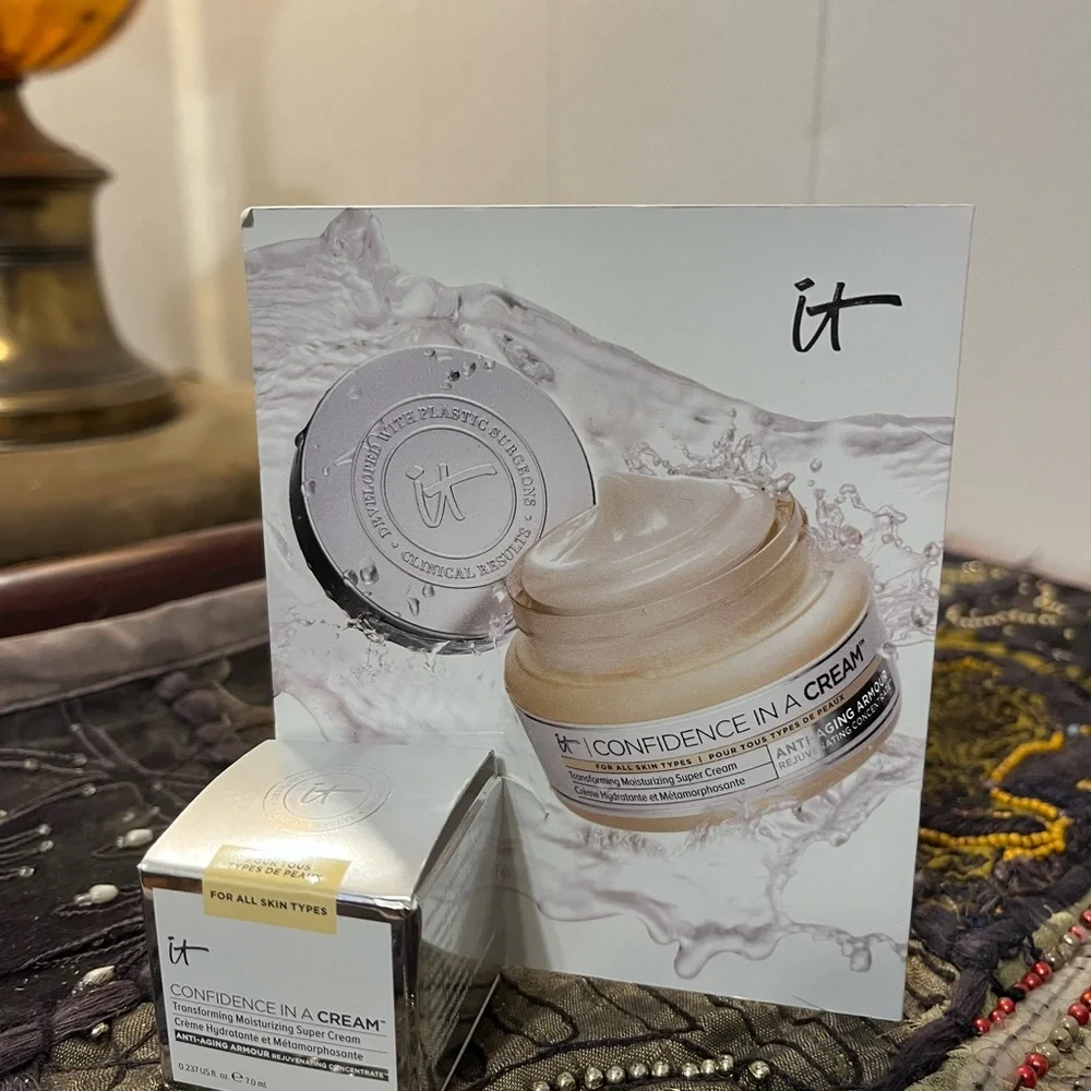 IT Cosmetics Confidence in a Cream Travel Sample Size 0.237 oz